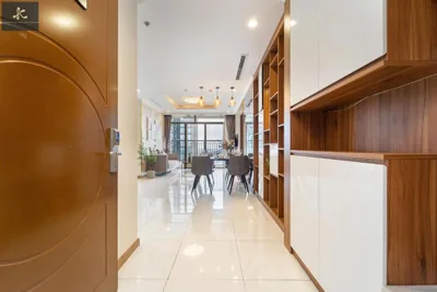 Apartment mit vier Schlafzimmern und Balkon — Landmark 81 Signature Luxury Residence